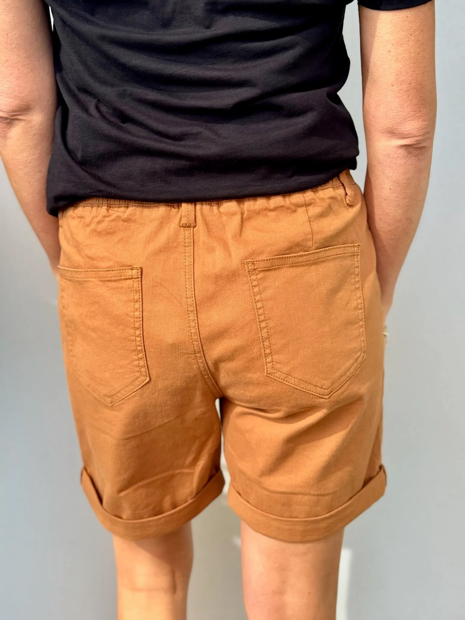 Hadley Shorts - Caramel