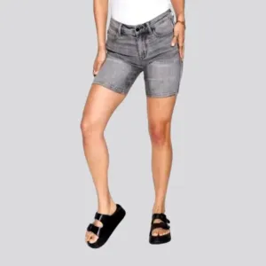 High-waist grey jean shorts for ladies