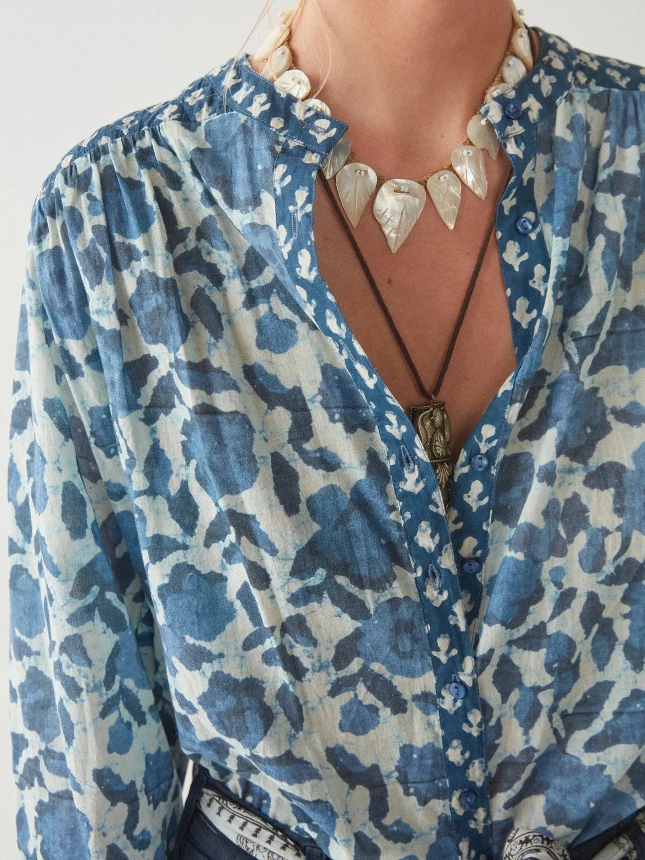 MAISON HOTEL BEATRICE BLOUSE IN BLUE LAGOON