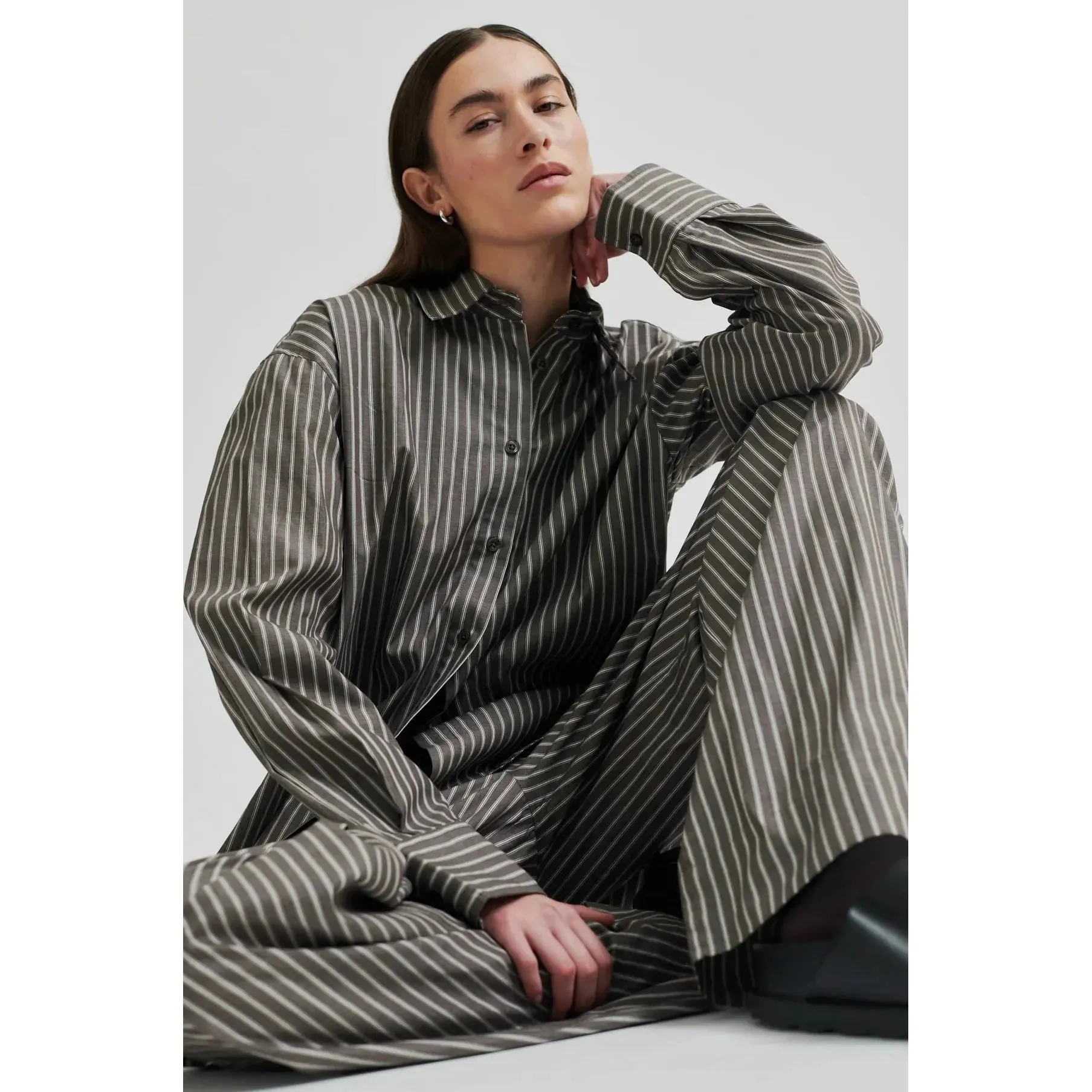 Saka Stripe Oversized Shirt Grey